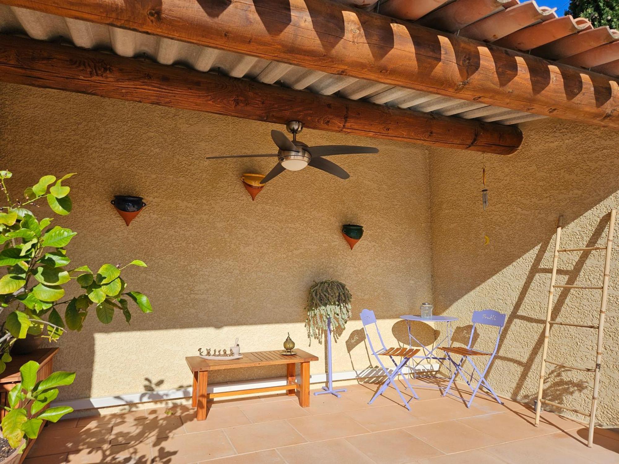 Au Pied Du Massif Des Costes Villa Pelissanne Luaran gambar
